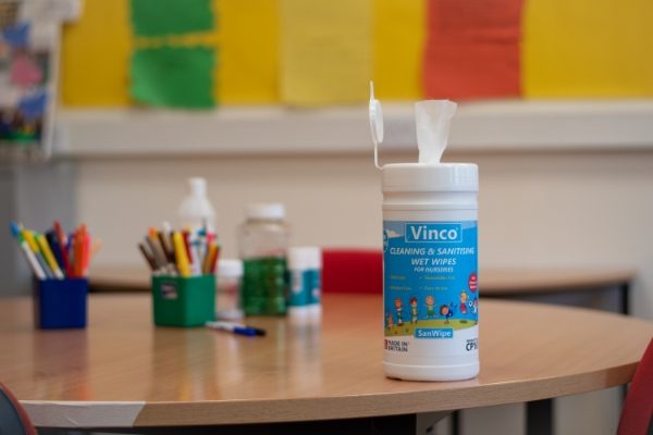 Cleaning & Sanitising Child Safe Wet Wipes For Nurseries