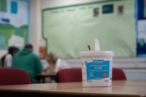Vinco-SanWipe Cleaning & Sanitising Wipes | For Education | 500 White Wipes | CP131