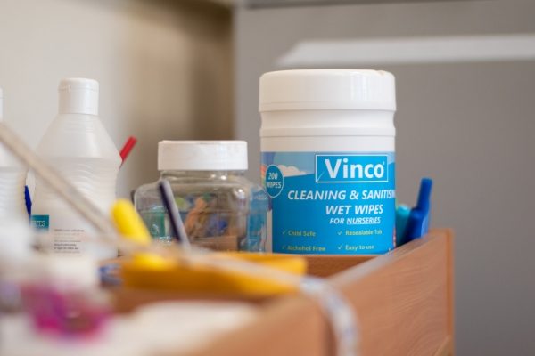 Vinco-SanWipe Cleaning & Sanitising Wipes | For Nurseries | 200 White Wipes | CP161